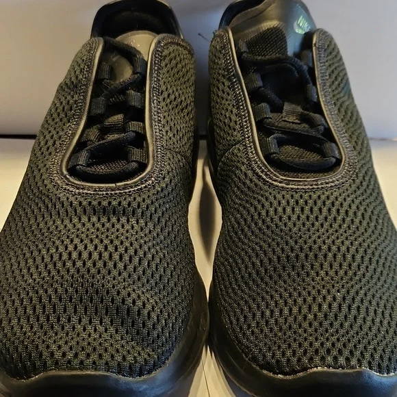 Nike Air Max Motion 2 - Size 8.5 - Picture 4 of 6